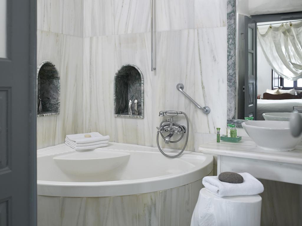 1864 The Sea Captain's House Villa Oia